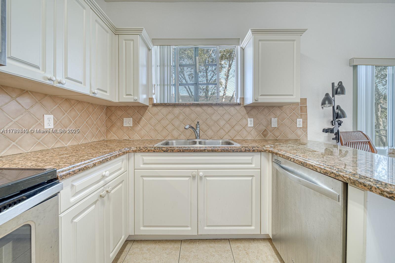 2733 NE 3rd Ct 204