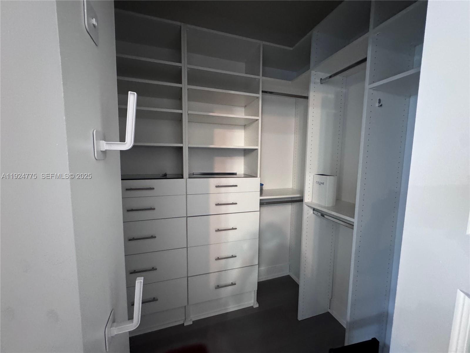 DUNNWOODY LAKE - Residential