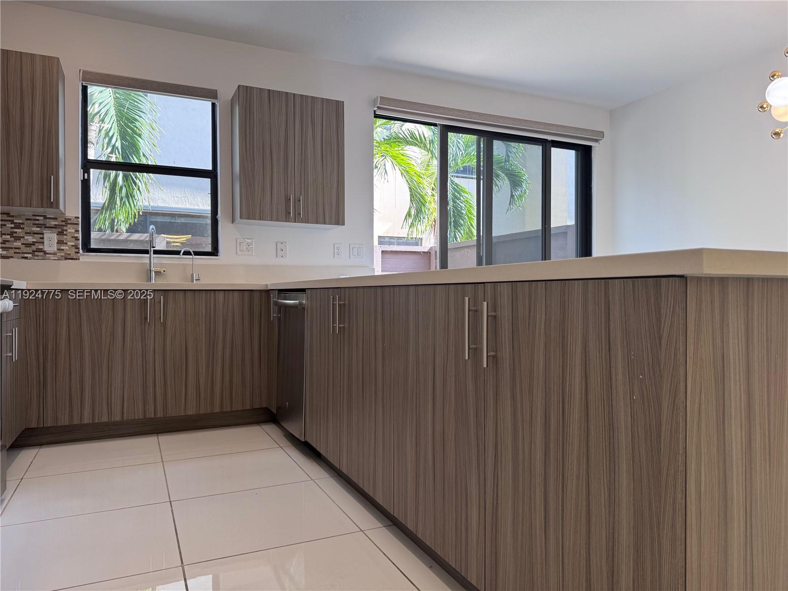 DUNNWOODY LAKE - Residential