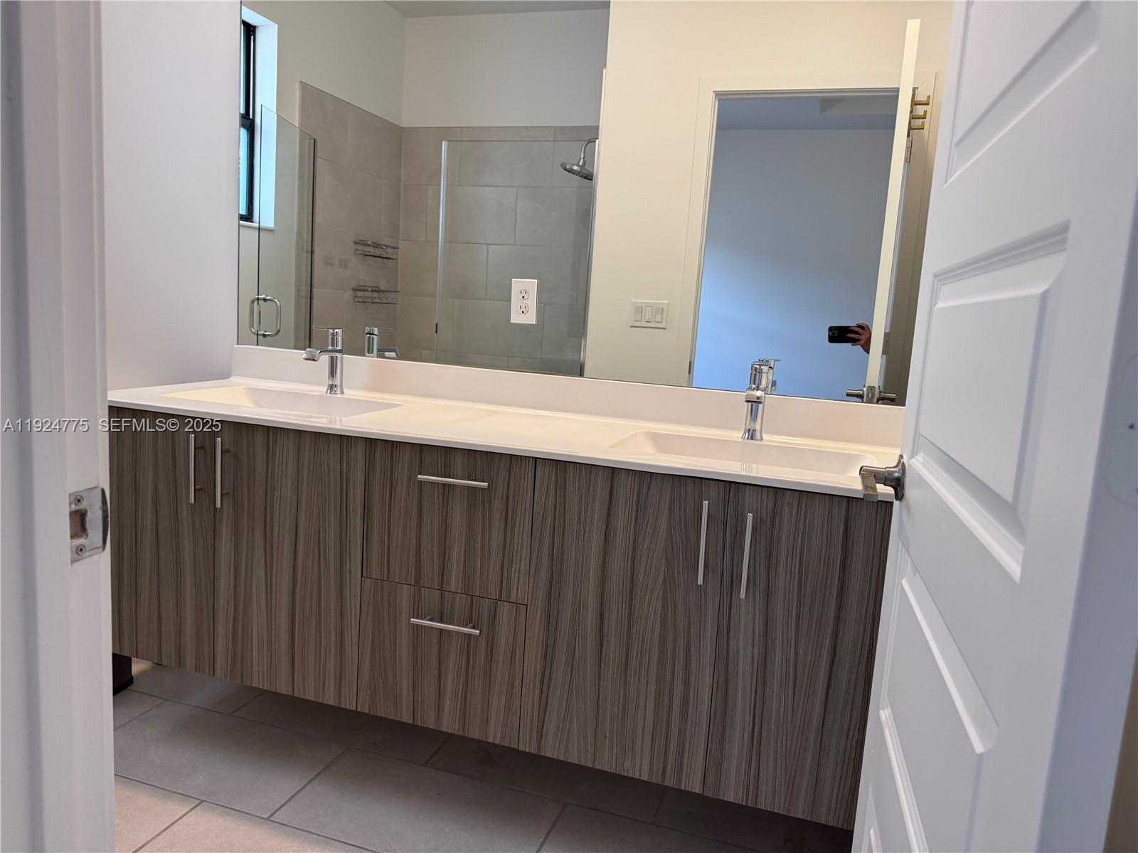 DUNNWOODY LAKE - Residential