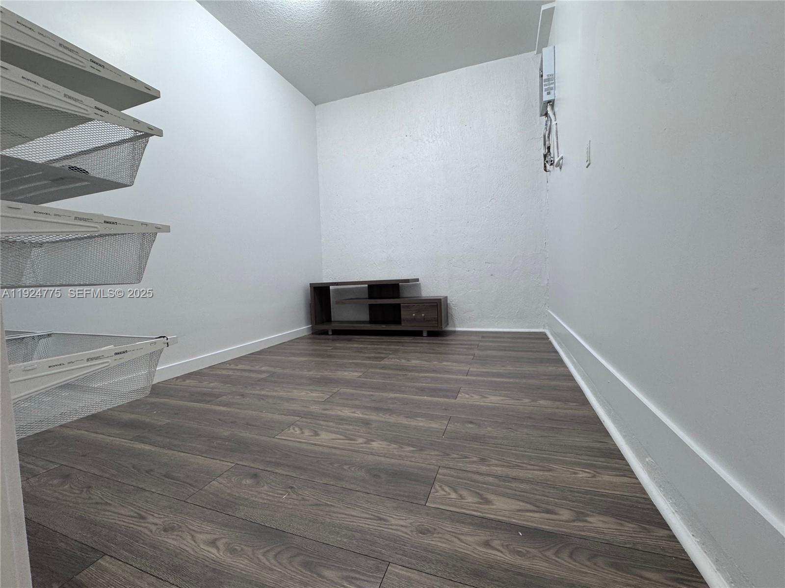 DUNNWOODY LAKE - Residential