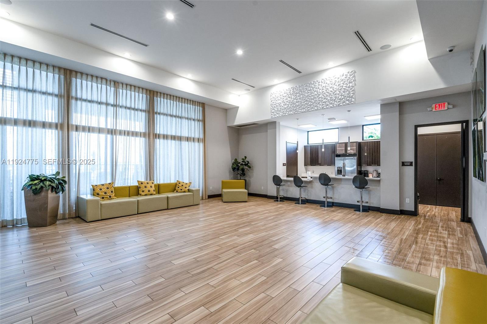 DUNNWOODY LAKE - Residential