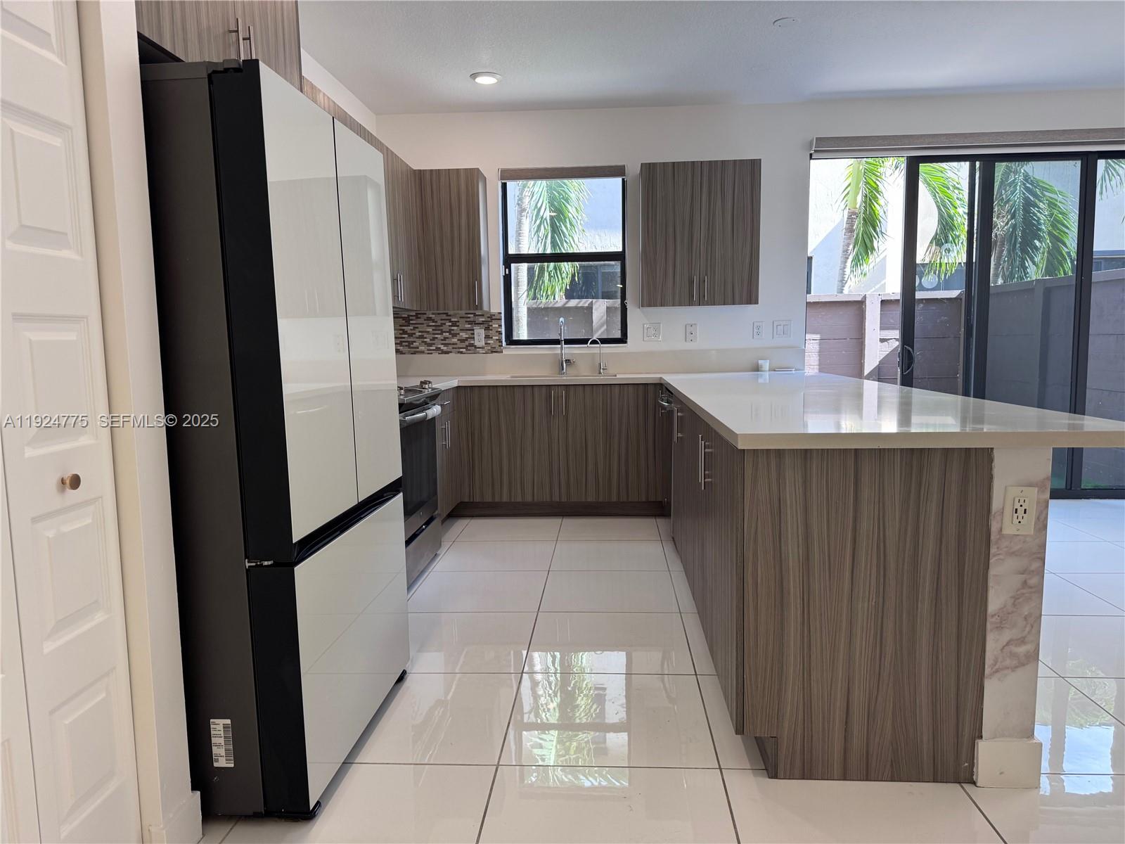 DUNNWOODY LAKE - Residential