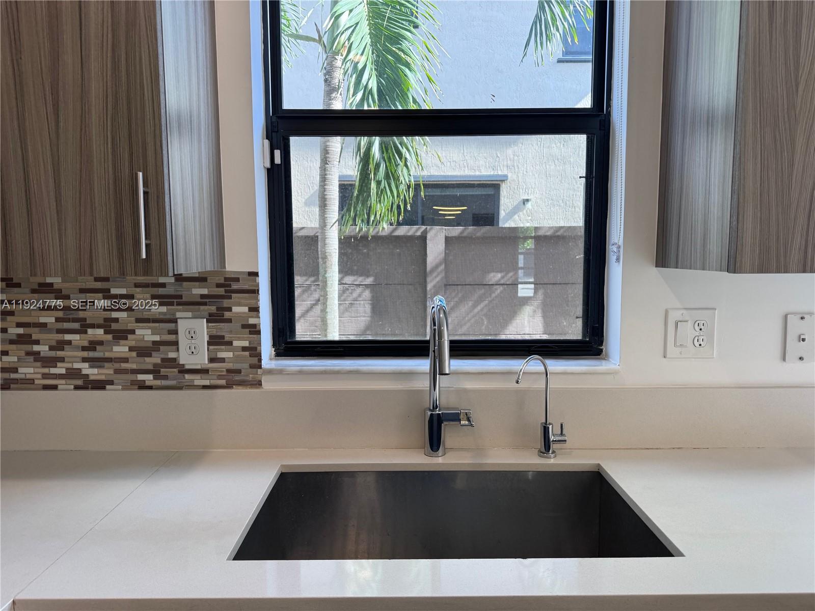 DUNNWOODY LAKE - Residential