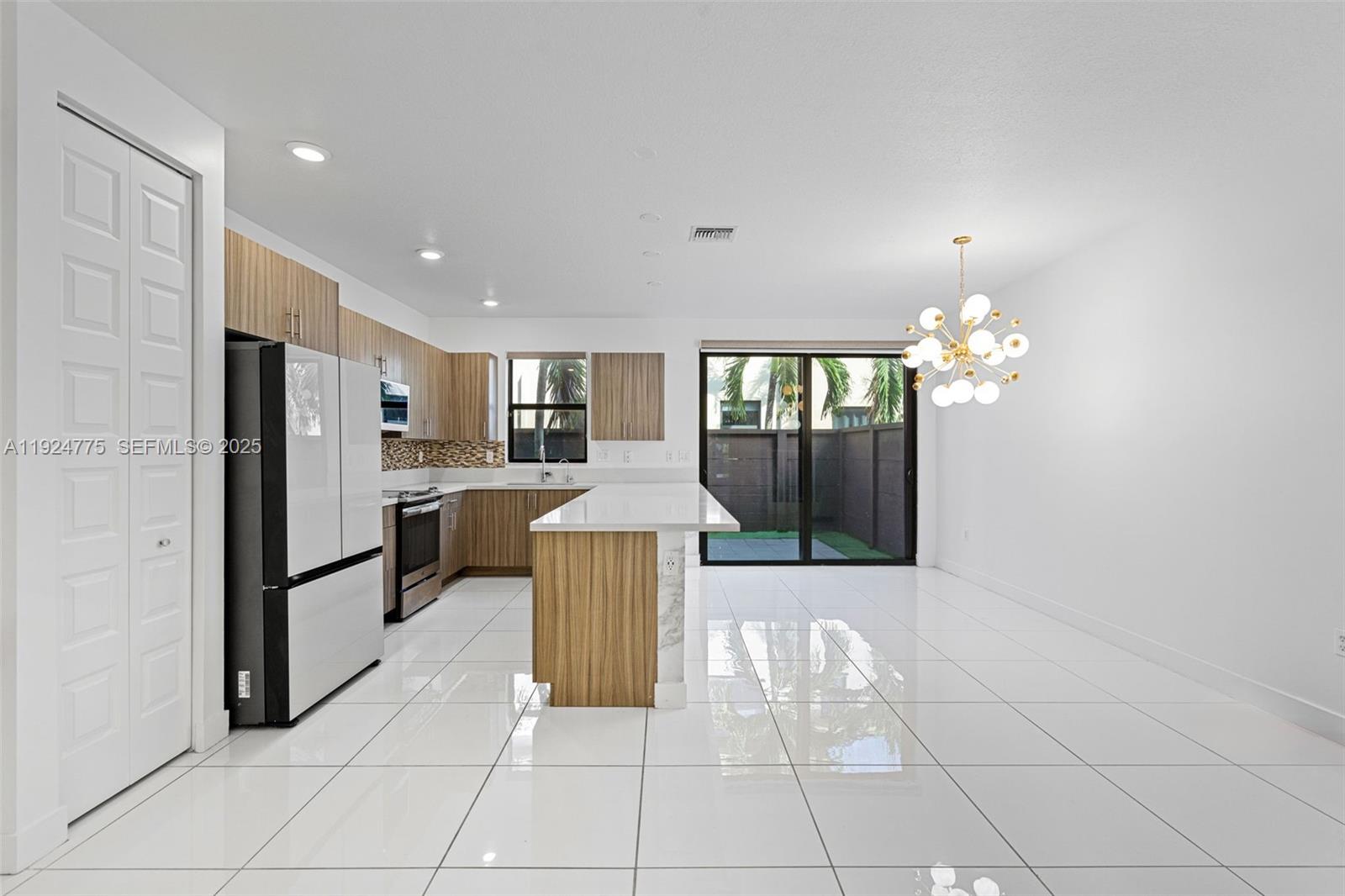 DUNNWOODY LAKE - Residential