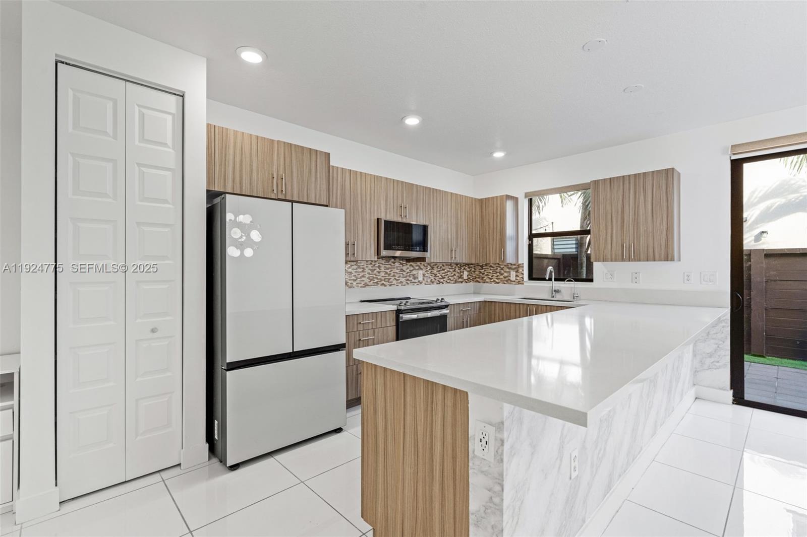 DUNNWOODY LAKE - Residential