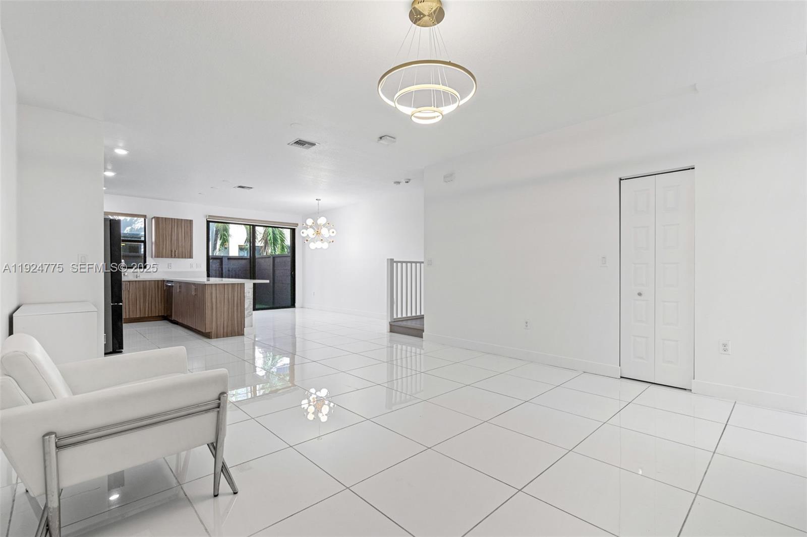 DUNNWOODY LAKE - Residential