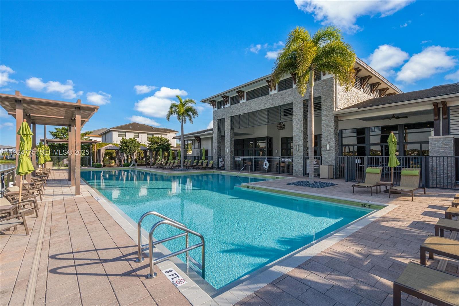 DUNNWOODY LAKE - Residential