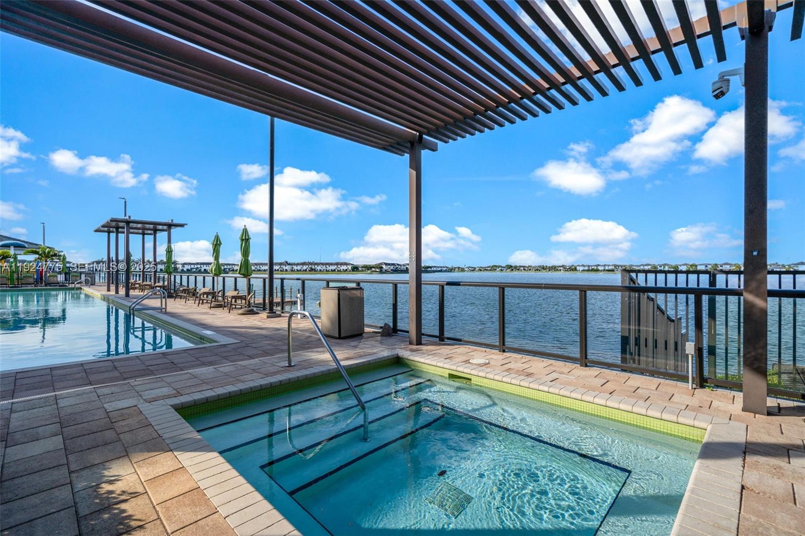 DUNNWOODY LAKE - Residential