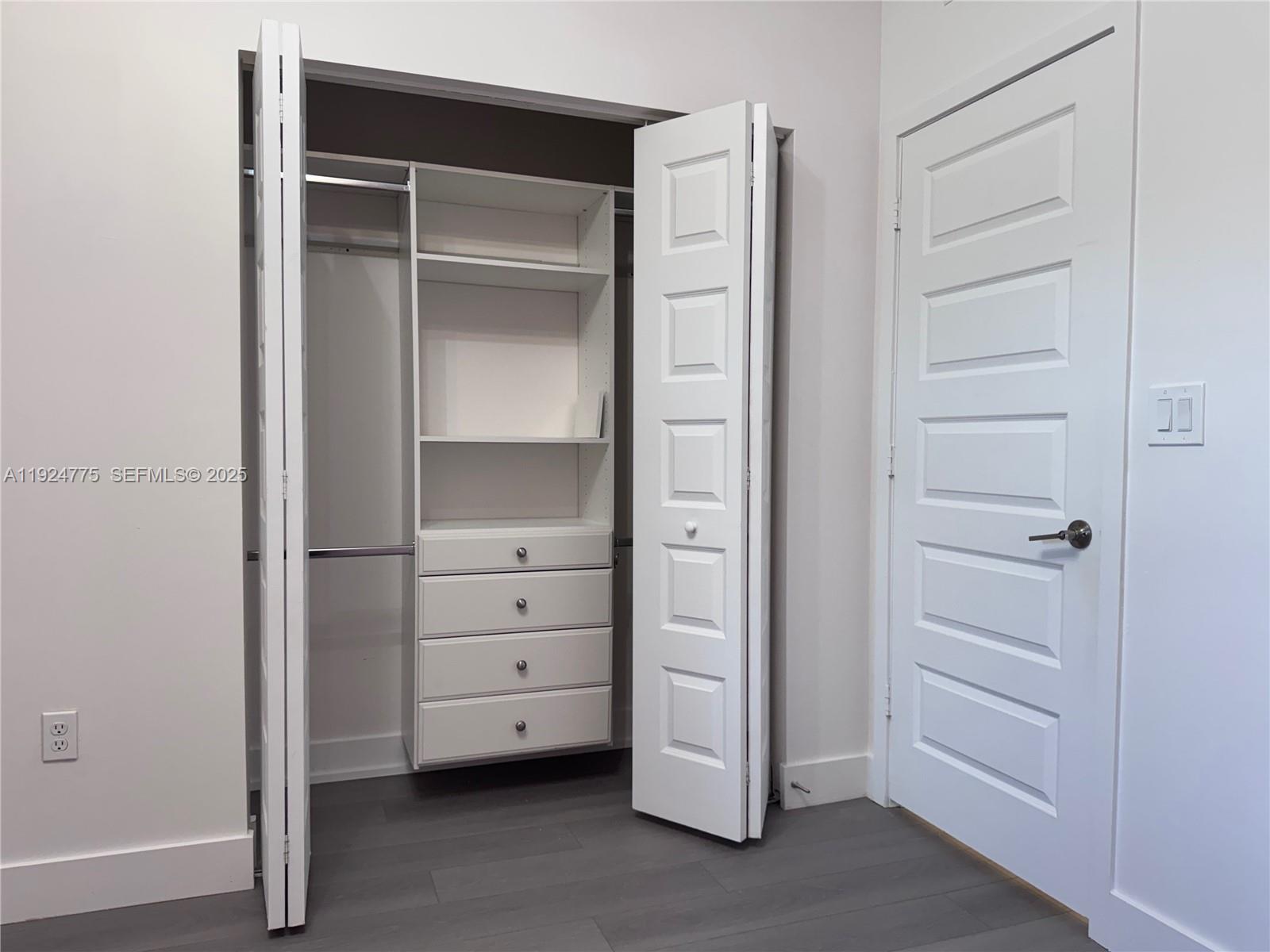 DUNNWOODY LAKE - Residential