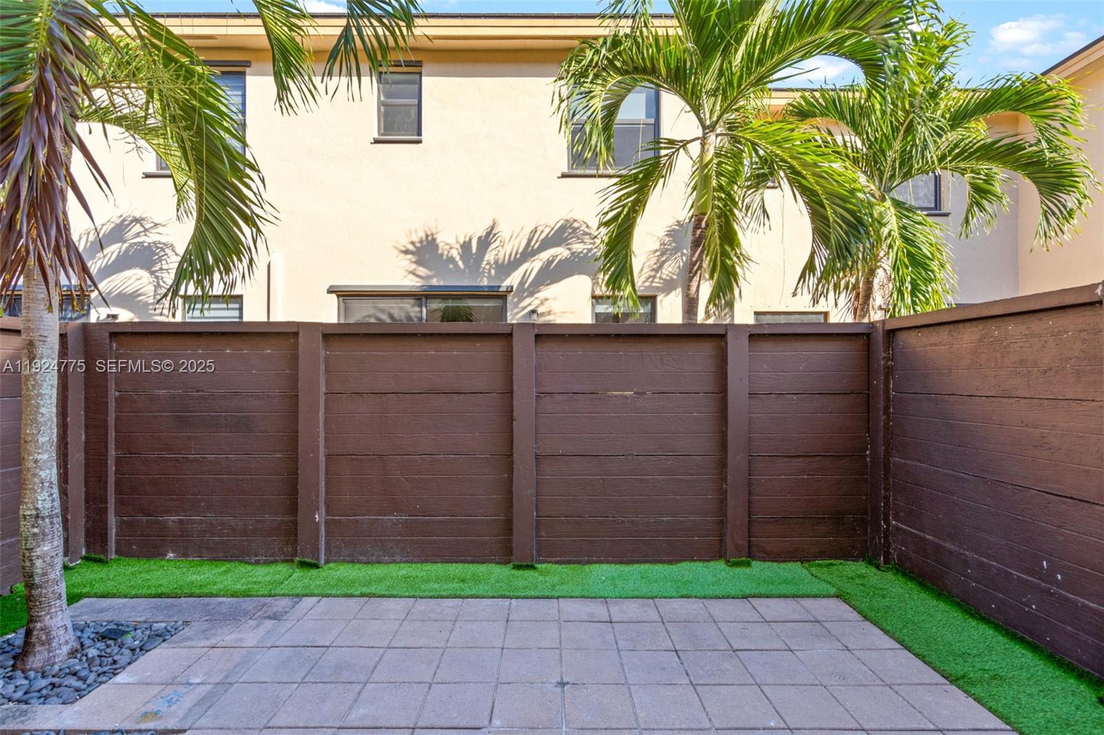 DUNNWOODY LAKE - Residential