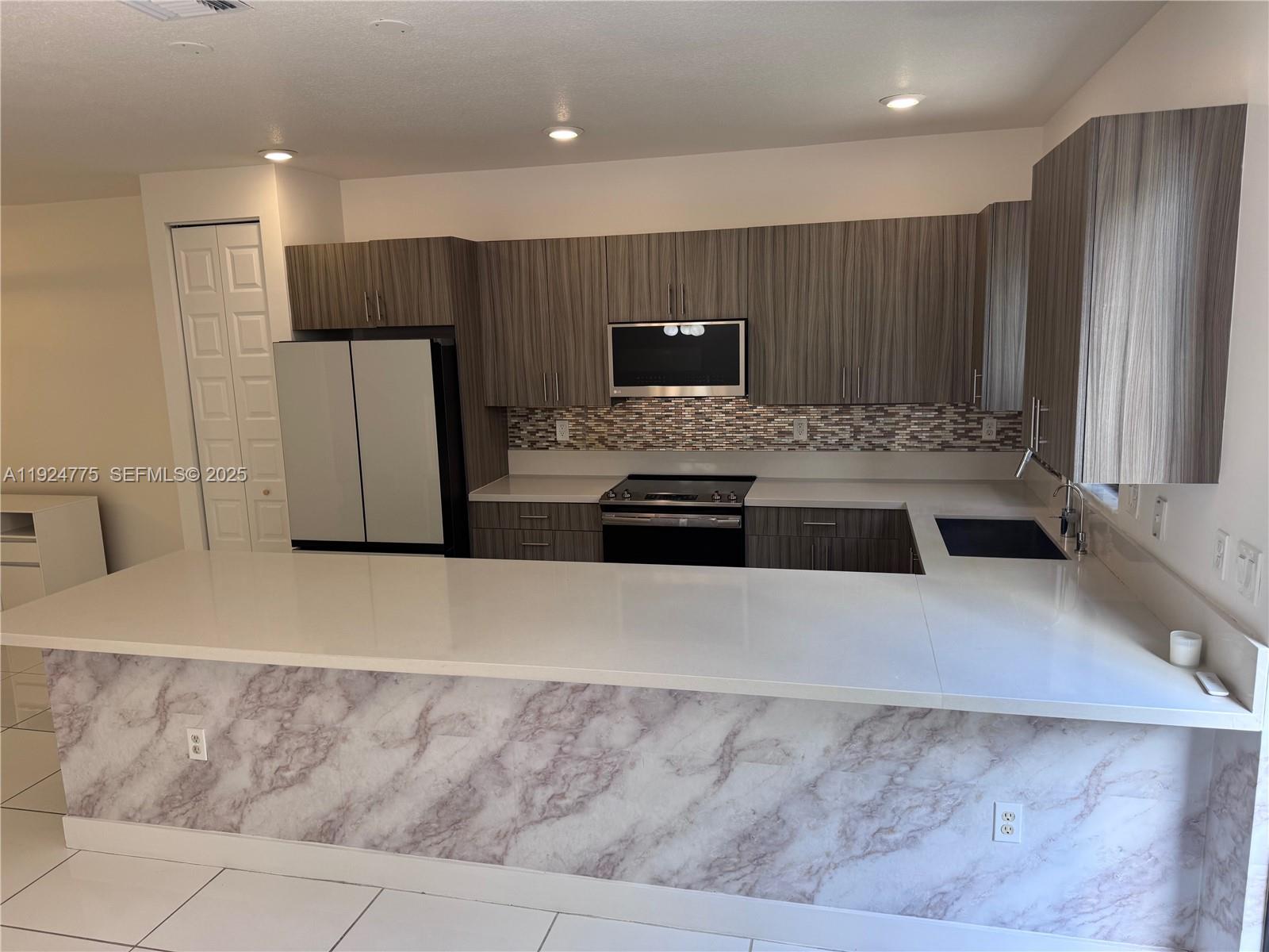 DUNNWOODY LAKE - Residential