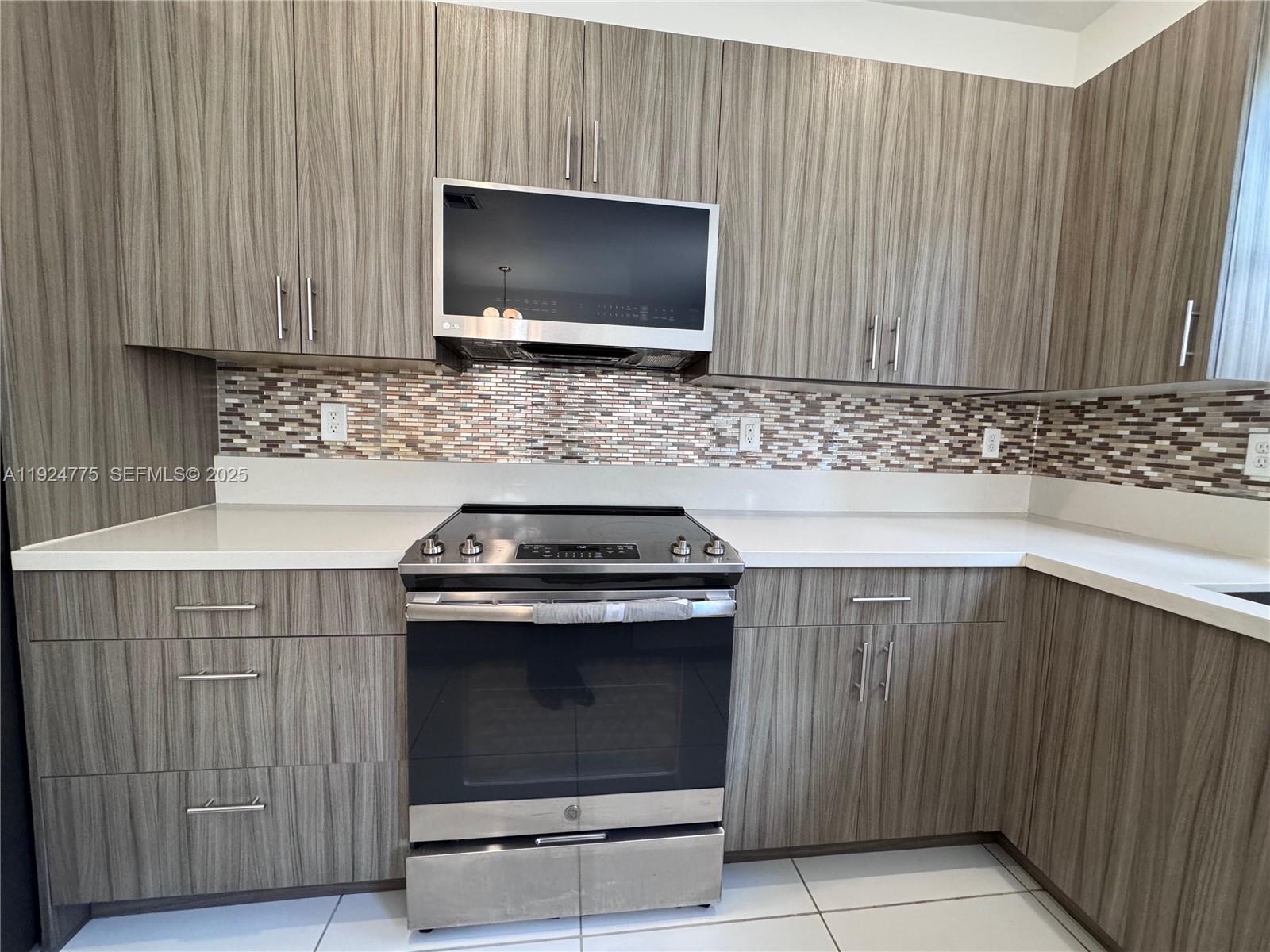 DUNNWOODY LAKE - Residential