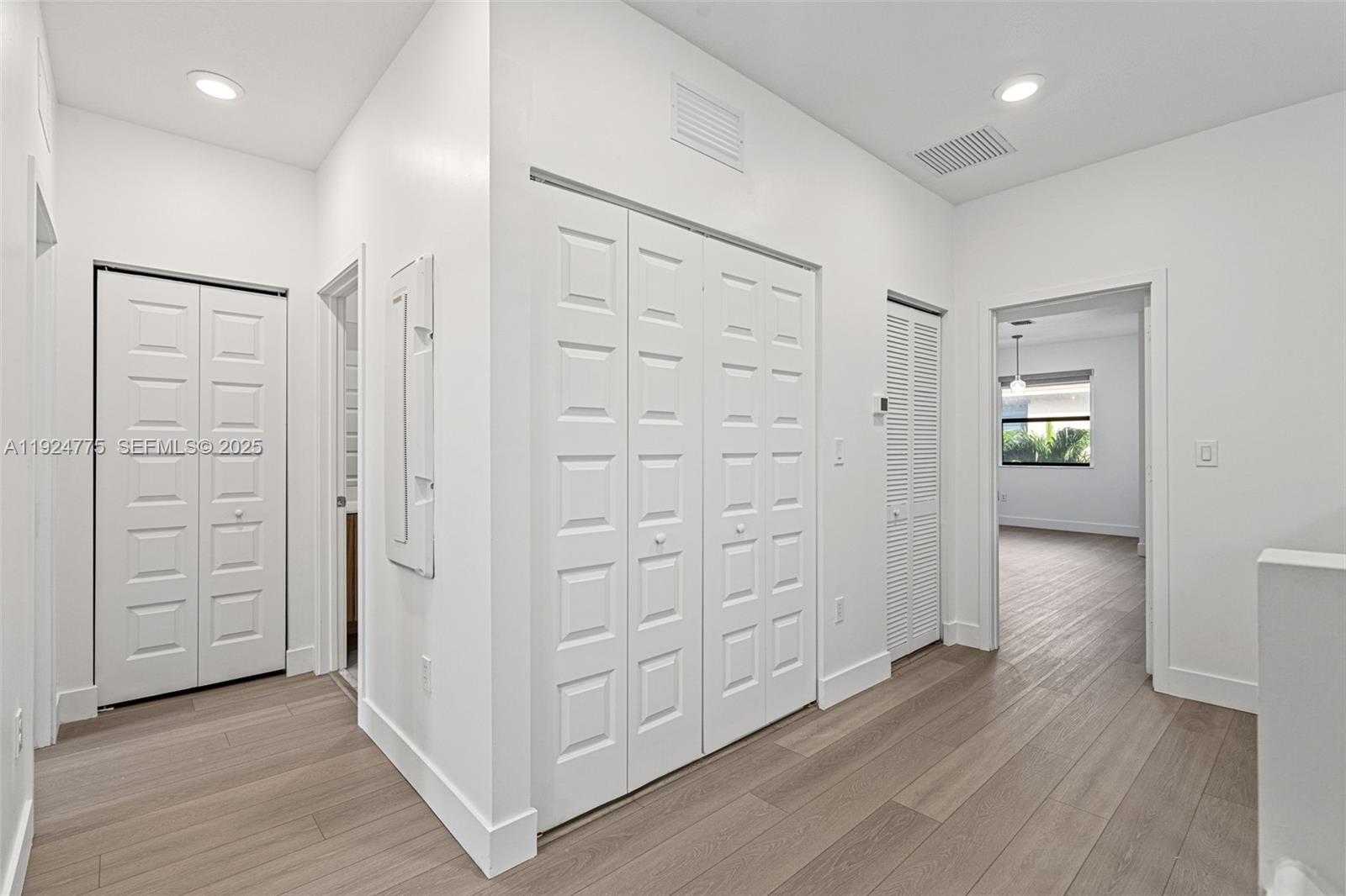 DUNNWOODY LAKE - Residential