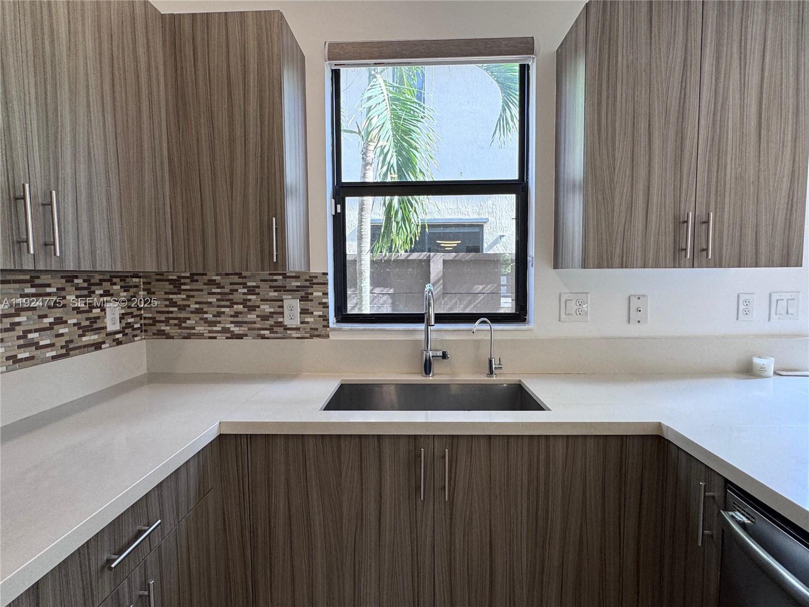 DUNNWOODY LAKE - Residential