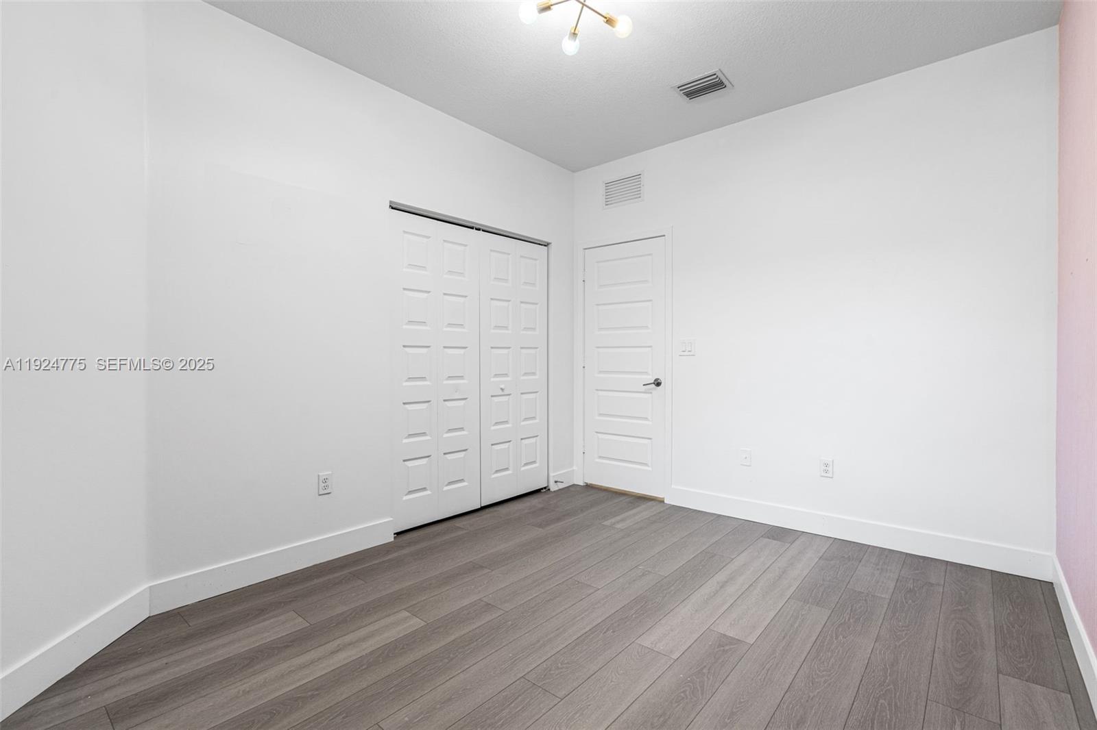 DUNNWOODY LAKE - Residential