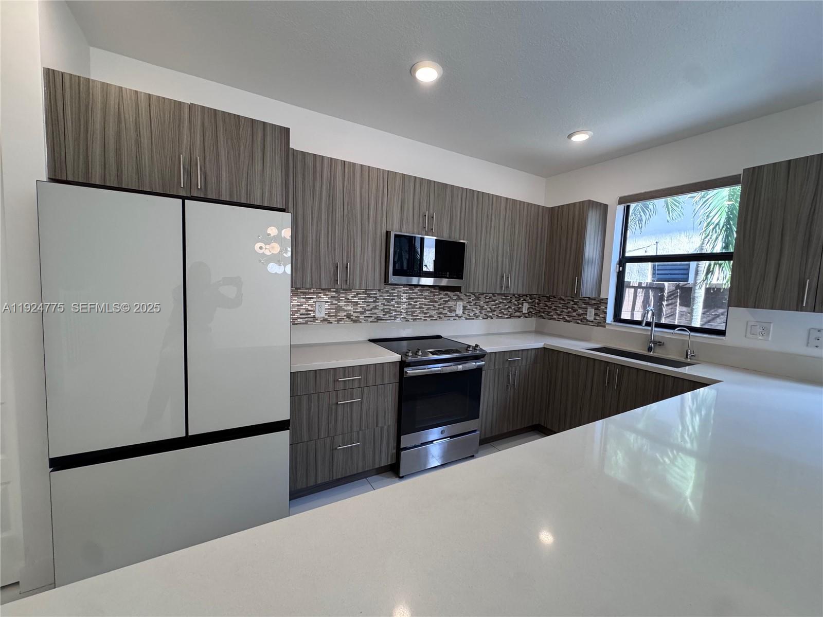 DUNNWOODY LAKE - Residential