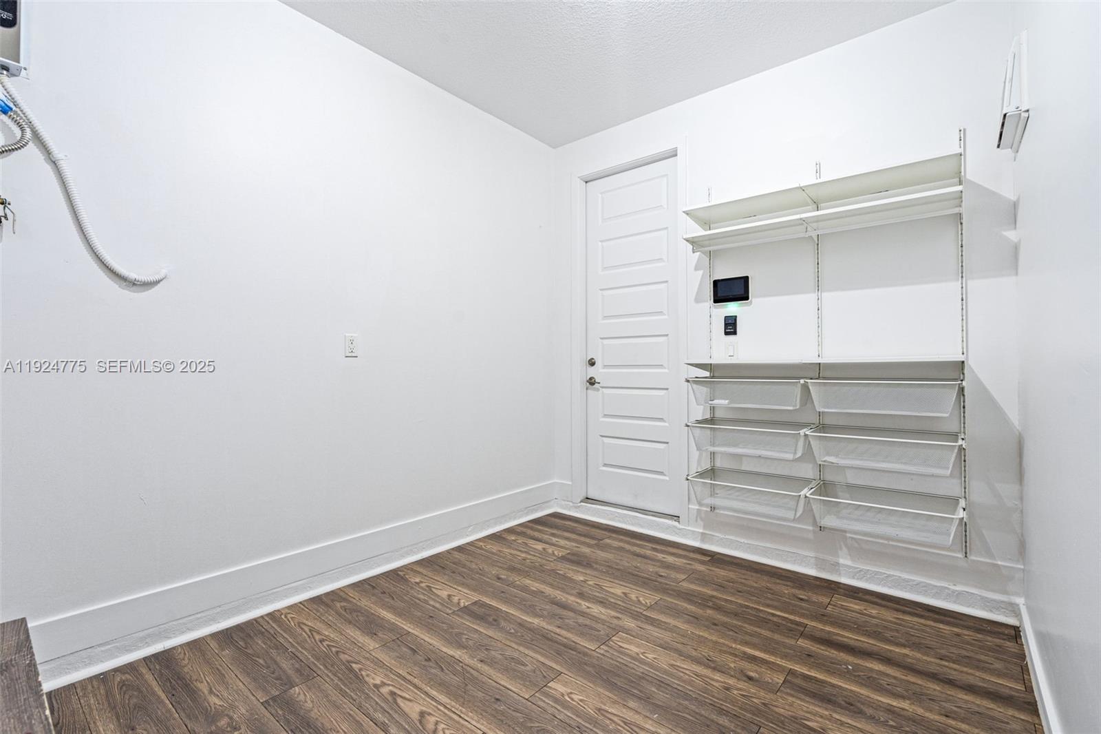 DUNNWOODY LAKE - Residential