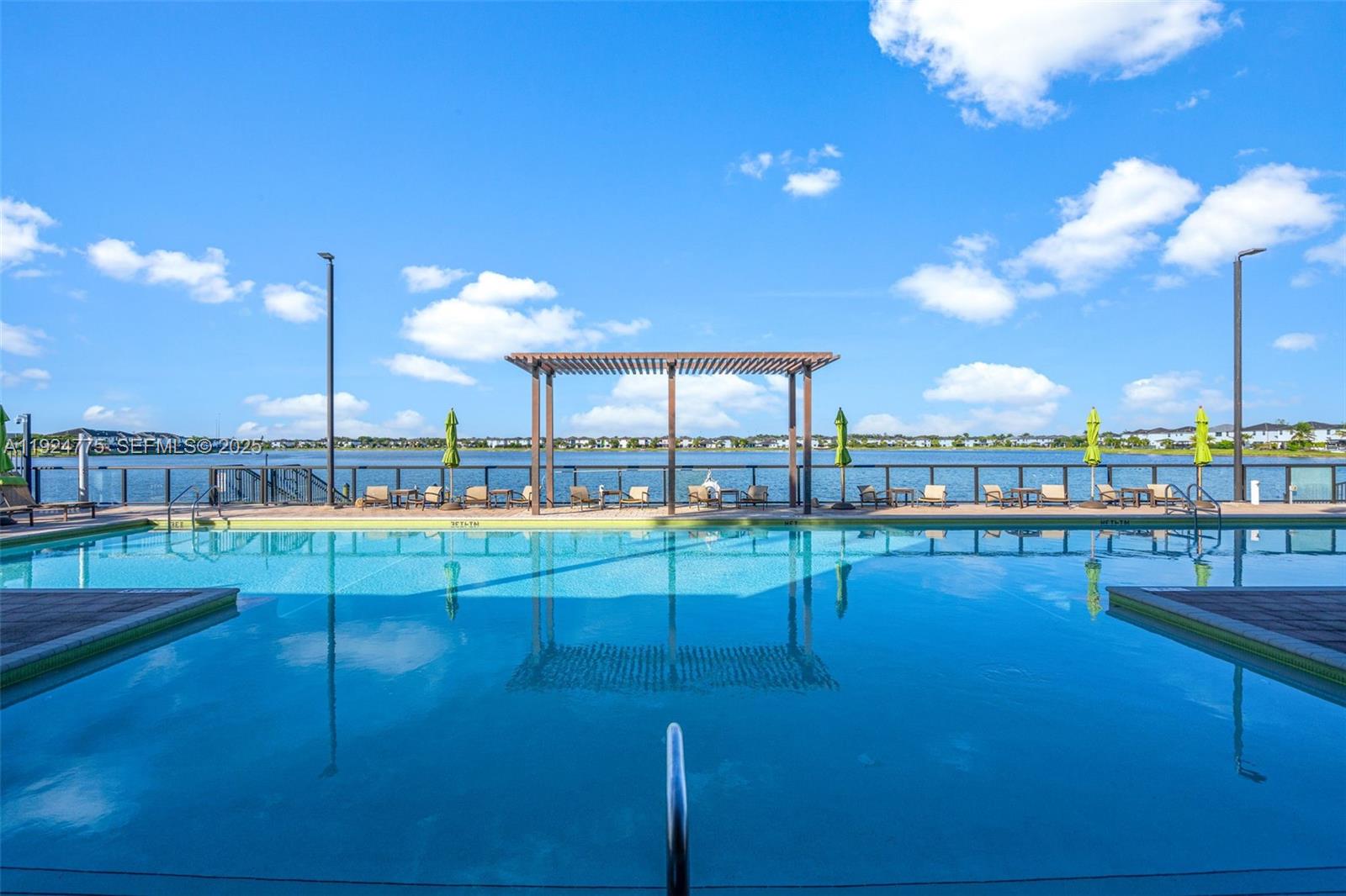 DUNNWOODY LAKE - Residential