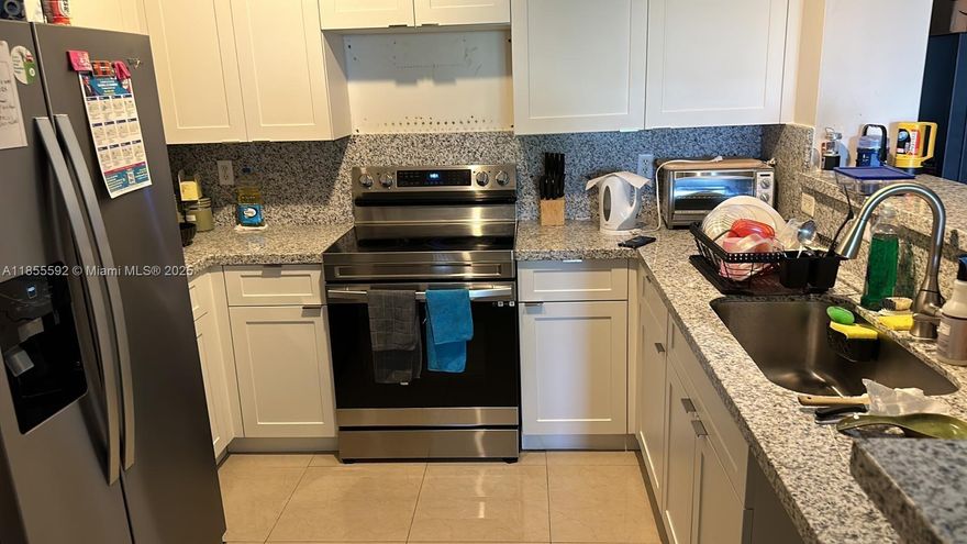 EXCELLENT OPPORTUNITY FOR INVESTORS!! Amazing resort style community, close to Pembroke Mall and Pembroke Gardens Shopping. Also close to major highways. This unit is a 2/2 with washer and dryer inside of the unit; split floor plan. Right next to Clubhouse with a gorgeous pool, gym and more