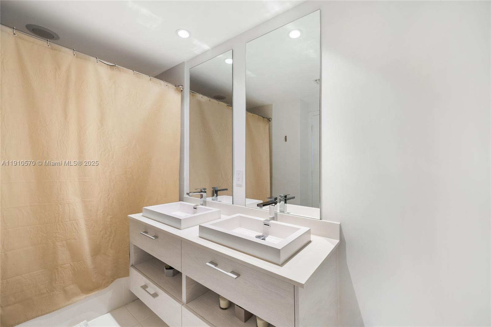 BRICKELL HEIGHTS EAST CON - Residential Lease