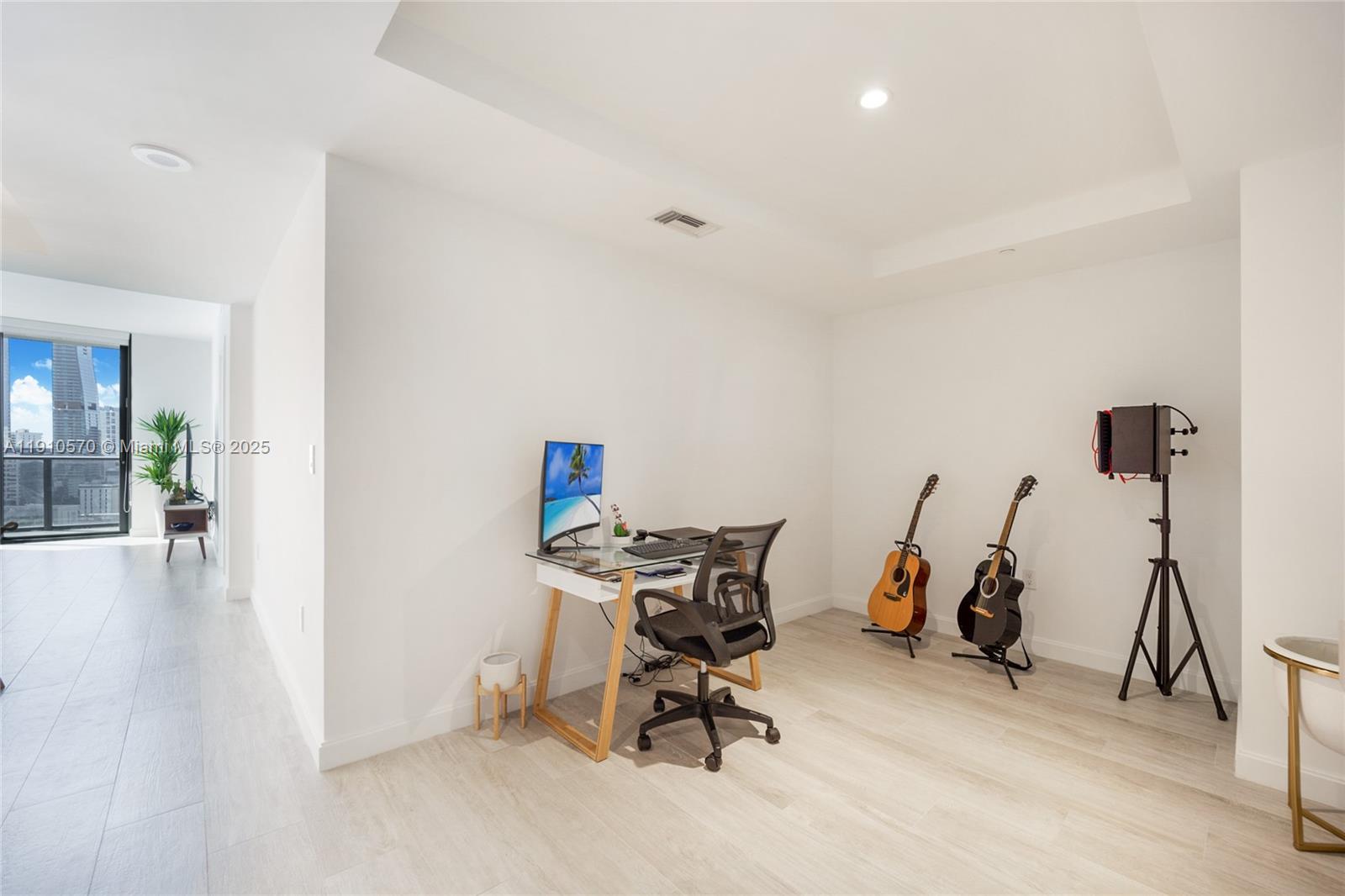 BRICKELL HEIGHTS EAST CON - Residential Lease