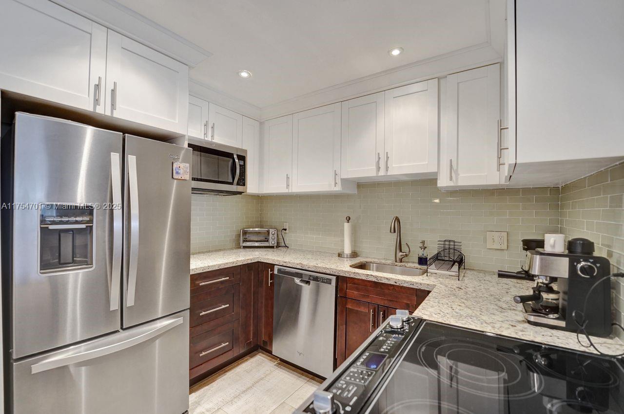 GOLDEN ISLES CONDO APTS - Residential