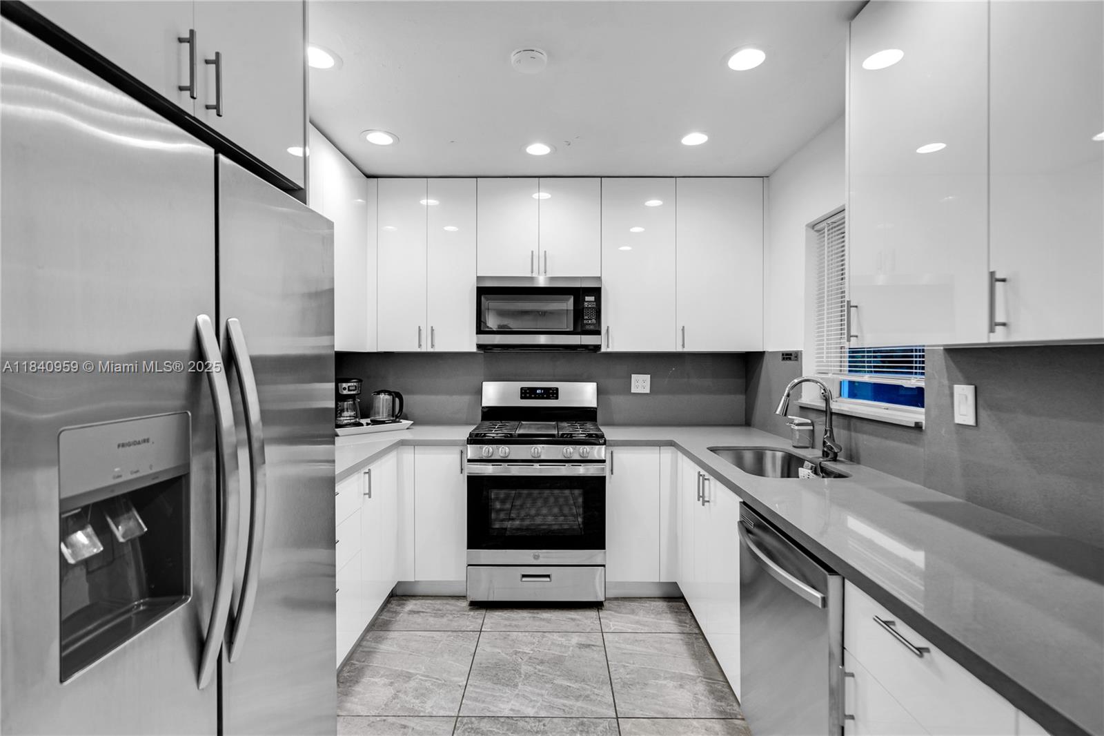 1165 SW 4th Ter 1/2