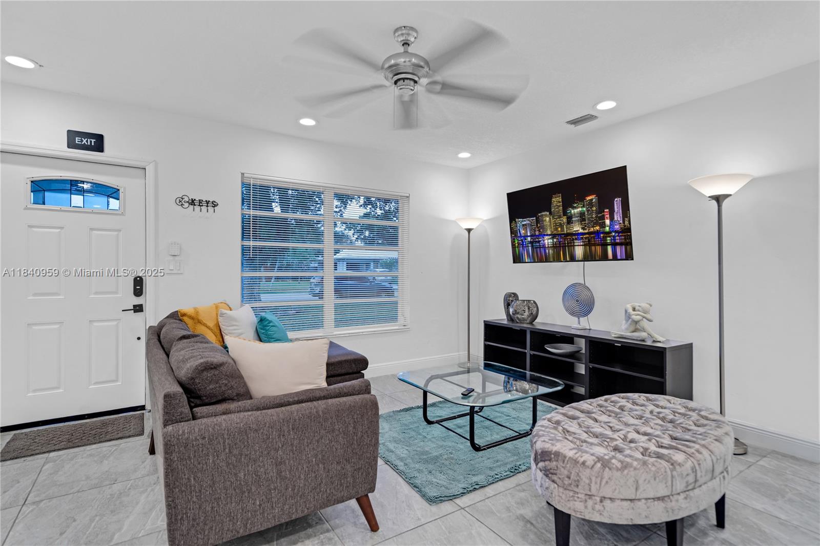 1165 SW 4th Ter 1/2