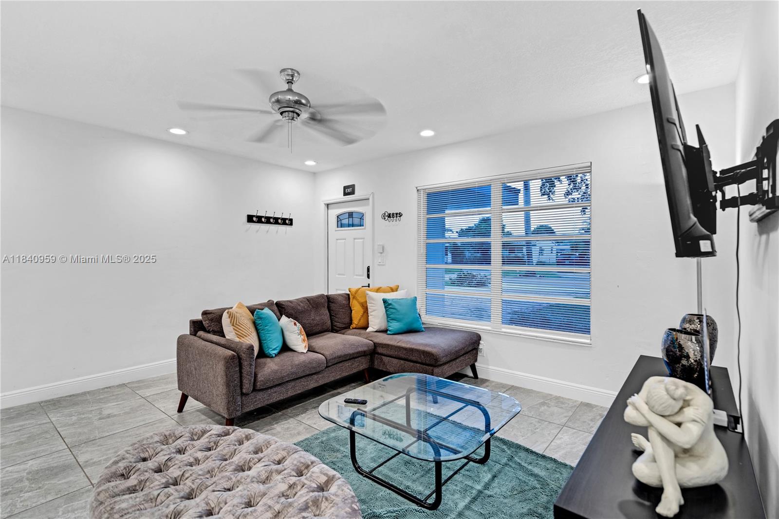 This beautifully renovated and fully furnished property in Pompano Beach offers the perfect setup for a large family or anyone needing extra space.
The main house features 3 bedrooms and 2 bathrooms, with spacious, bright, and updated interiors. It also includes a separate efficiency unit, fully furnished and ideal for guests, extended family, or a private office.
Highlights:
3 bedrooms / 2 bathrooms in the main house
Separate, fully furnished efficiency unit with 2 Queen bed
Private swimming pool
Outdoor BBQ area
Fully furnished & equipped
Recently renovated
Driveway parking
Quiet residential area, close to beaches, shops, and restaurants
Enjoy the perfect blend of indoor comfort and outdoor living in one of Broward County's most desirable neighborhoods.