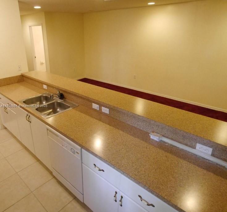 THE COURTS AT BAYSHORE I - Residential Lease