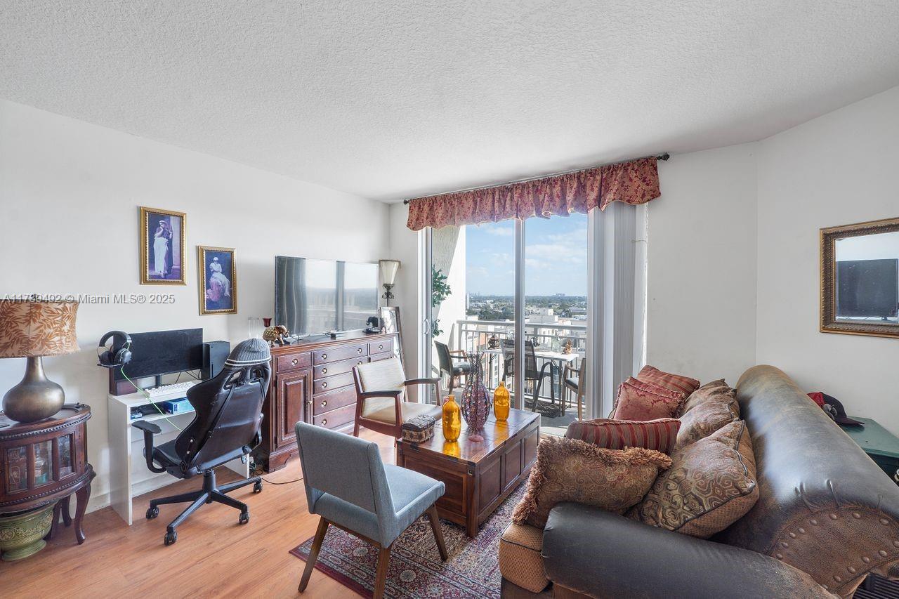 METROPOLIS I AT DADELAND - Residential