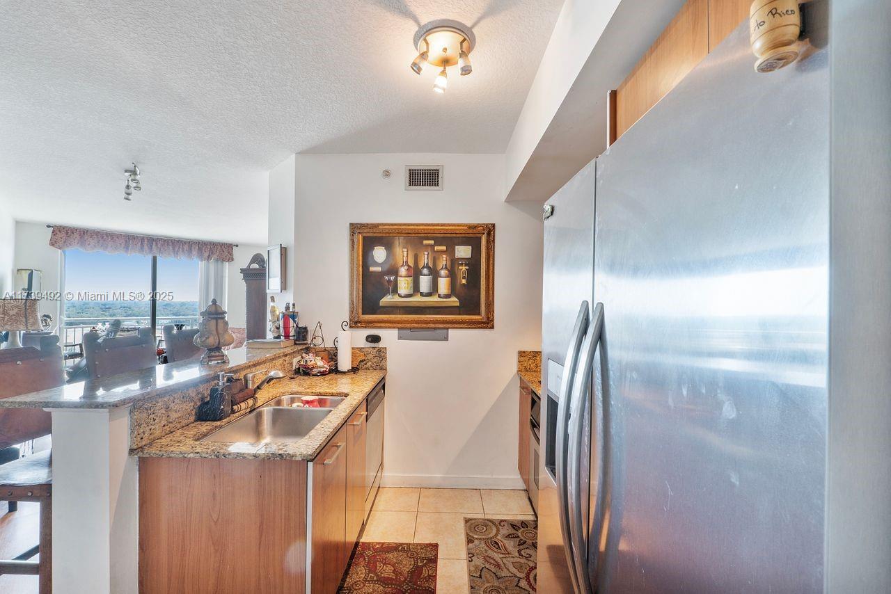 METROPOLIS I AT DADELAND - Residential