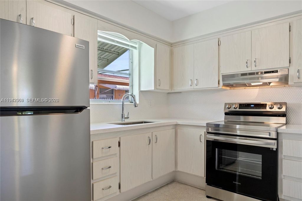 Photo of 2700 Pierce St #2, Hollywood, FL 33020 (MLS # A11942369)