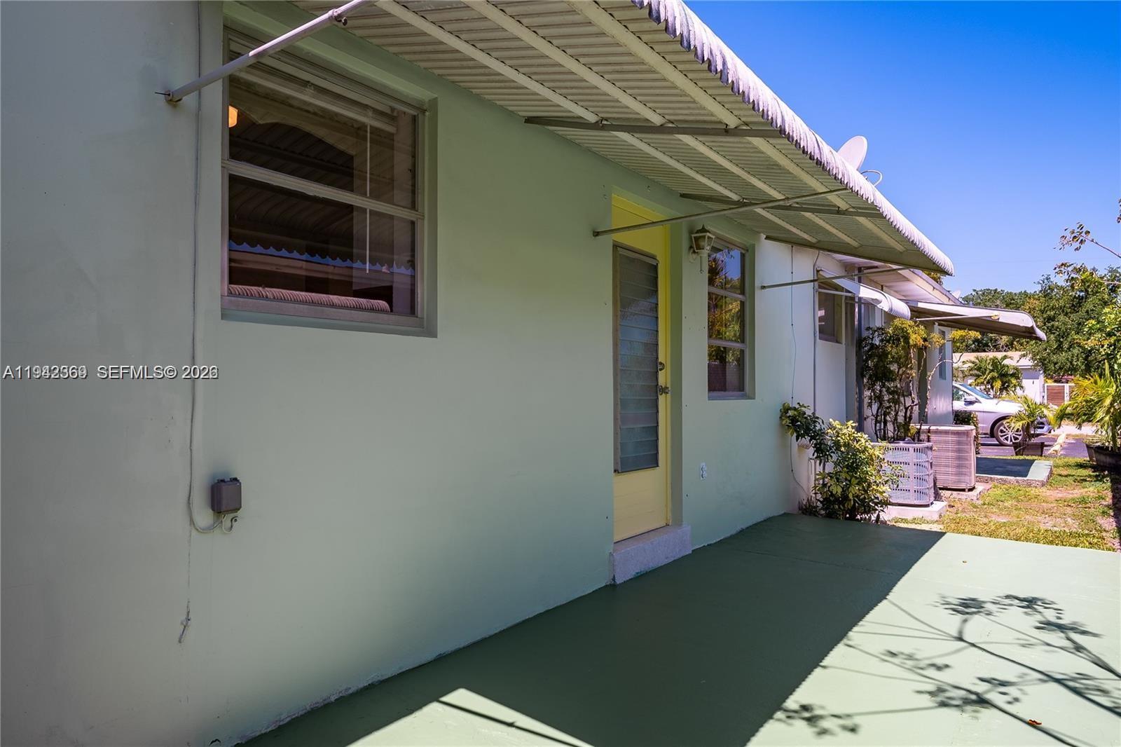 COLONIAL GARDENS HOLLYWOO - Residential Lease