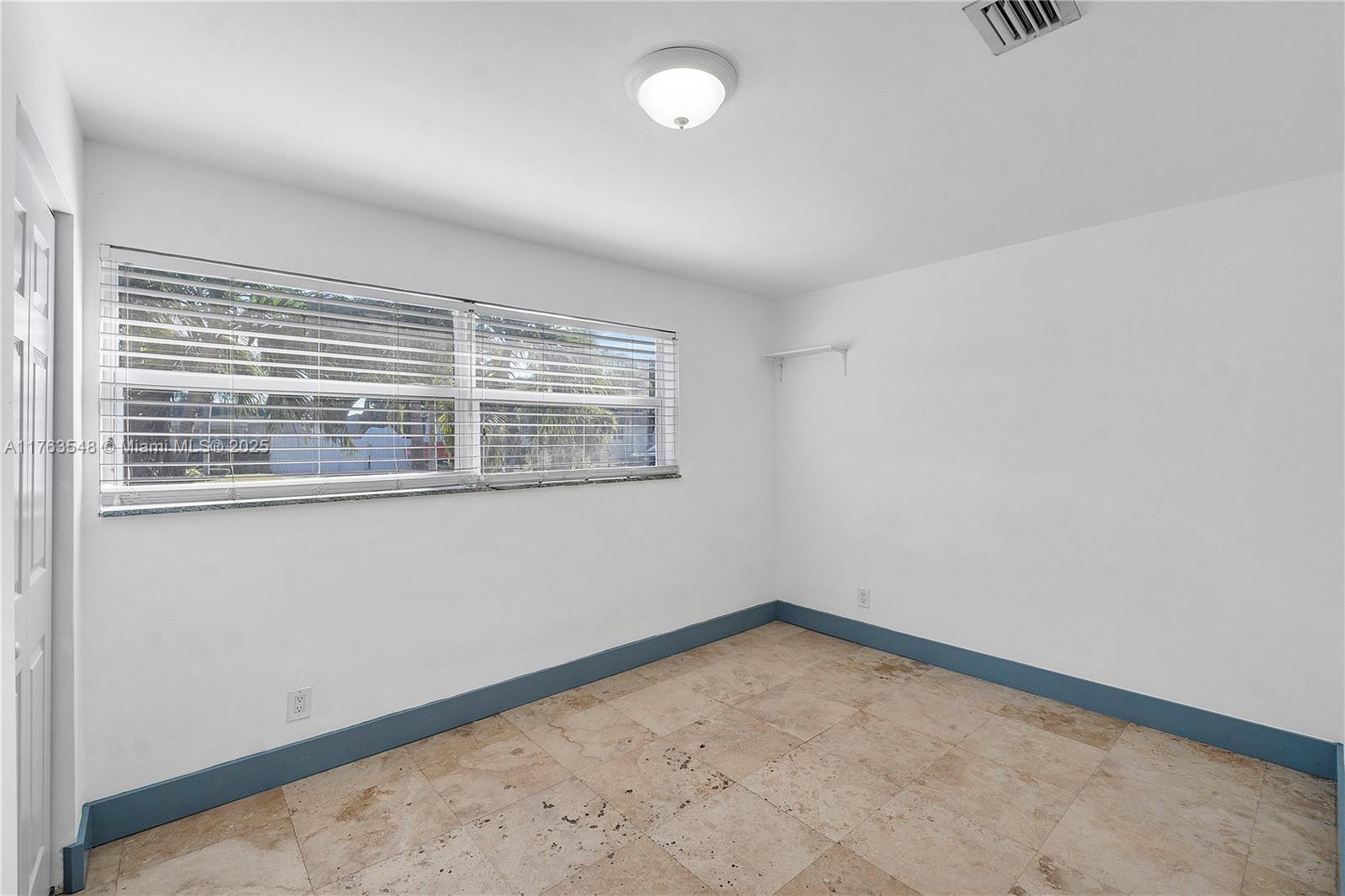1541 SW 52nd Ave