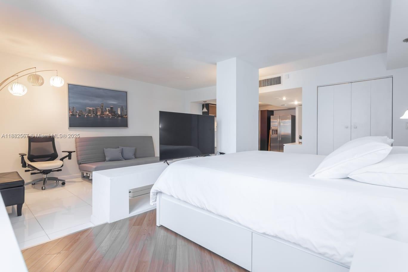RONEY PALACE CONDO - Residential Lease