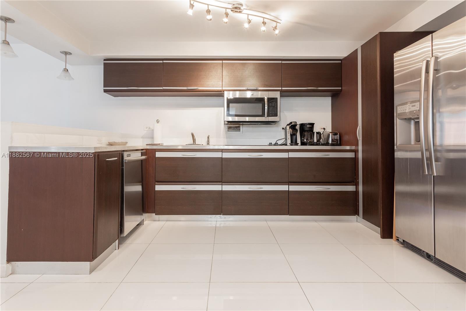 RONEY PALACE CONDO - Residential Lease