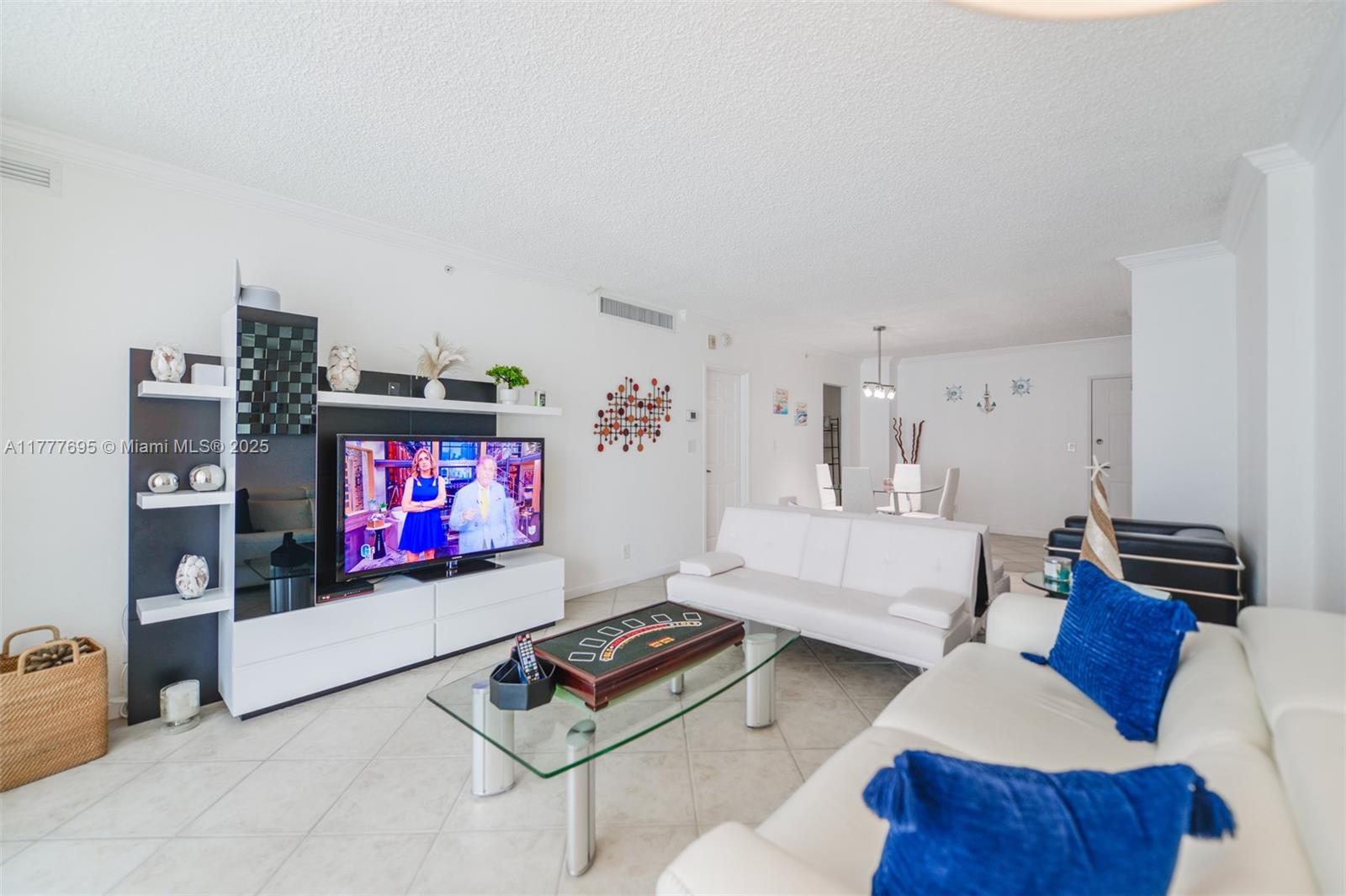 WAVE CONDO - Residential