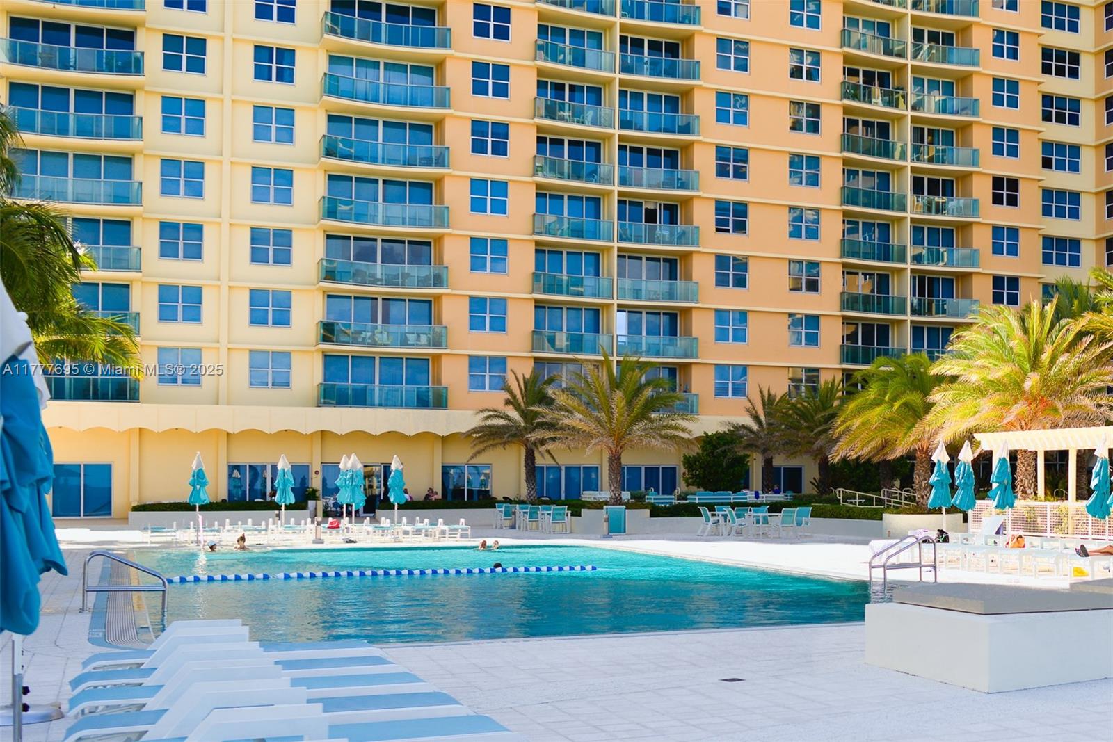 WAVE CONDO - Residential