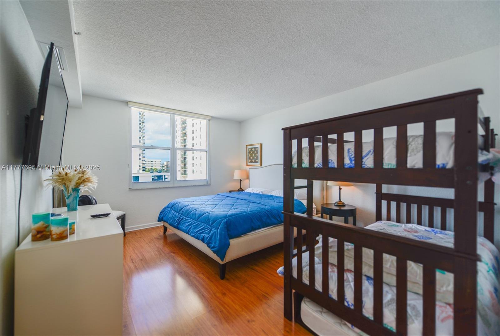 WAVE CONDO - Residential