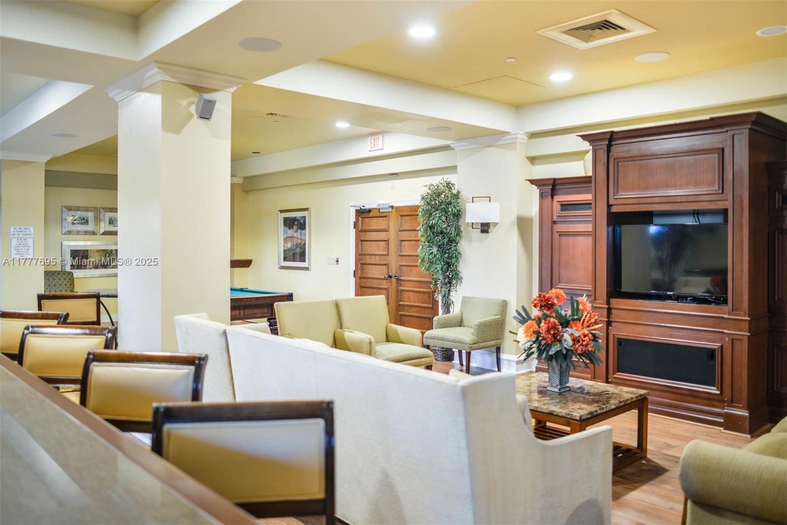 WAVE CONDO - Residential