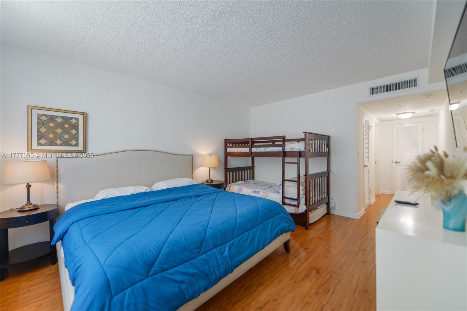 WAVE CONDO - Residential