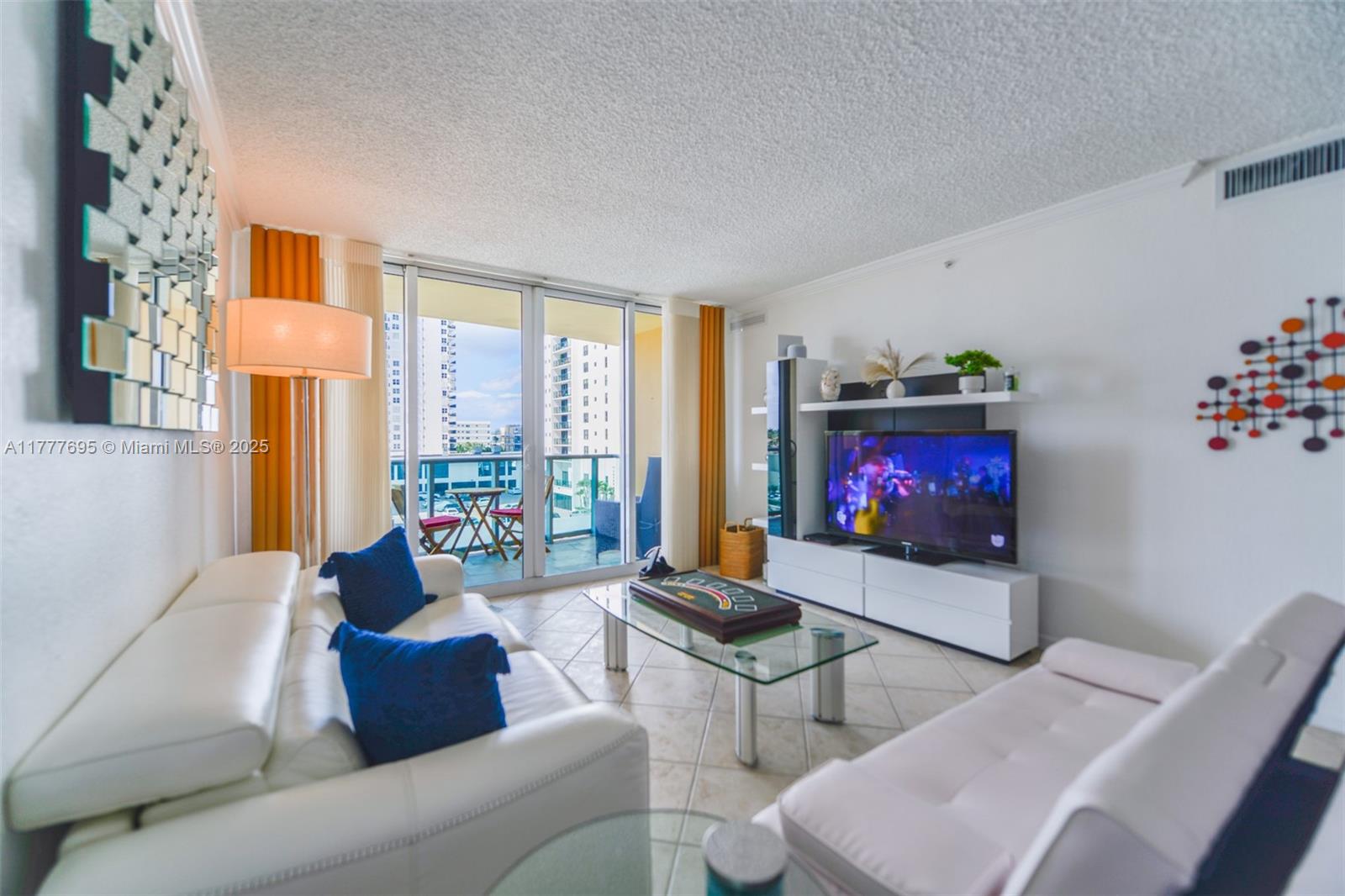 WAVE CONDO - Residential