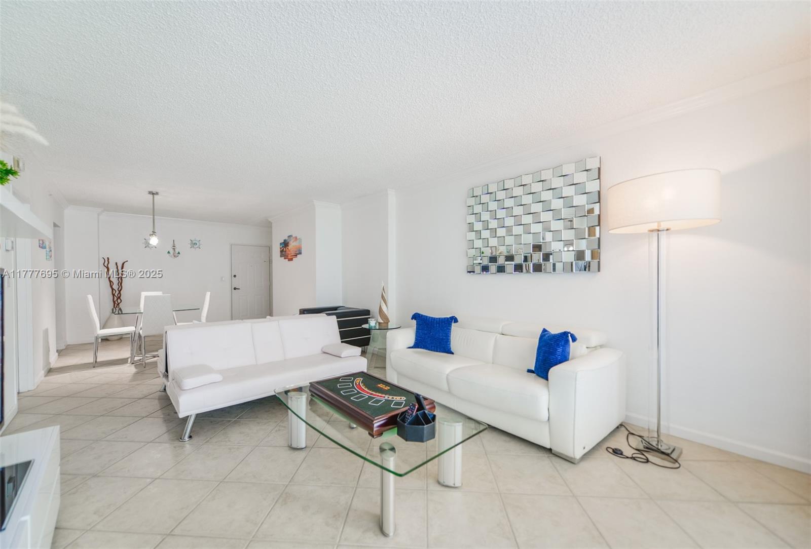 WAVE CONDO - Residential