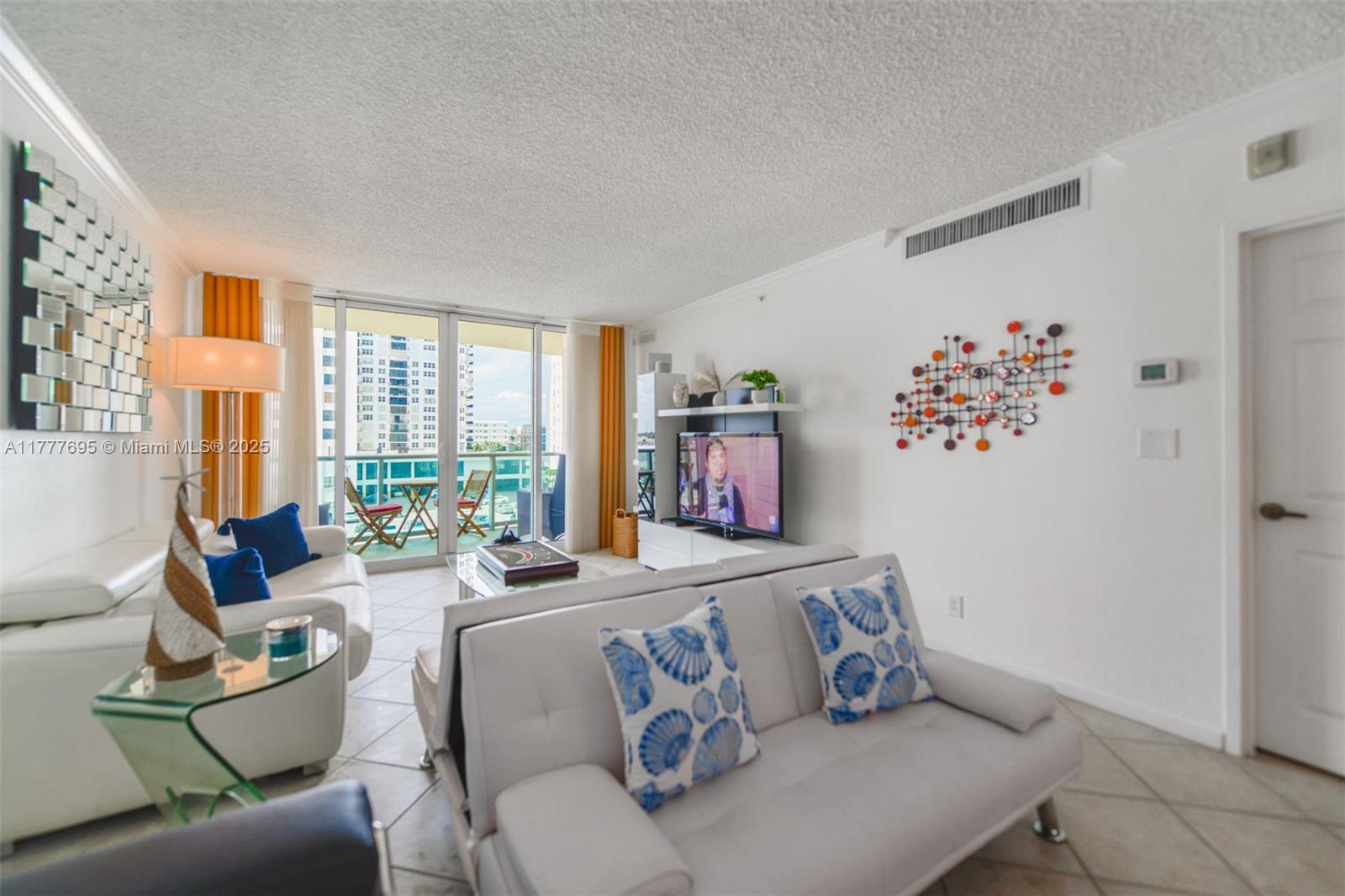 WAVE CONDO - Residential