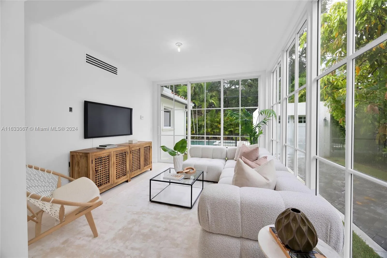 Coral Gables, Florida 33134, United States, 4 Bedrooms Bedrooms, ,4 BathroomsBathrooms,Residential,Pending,50187