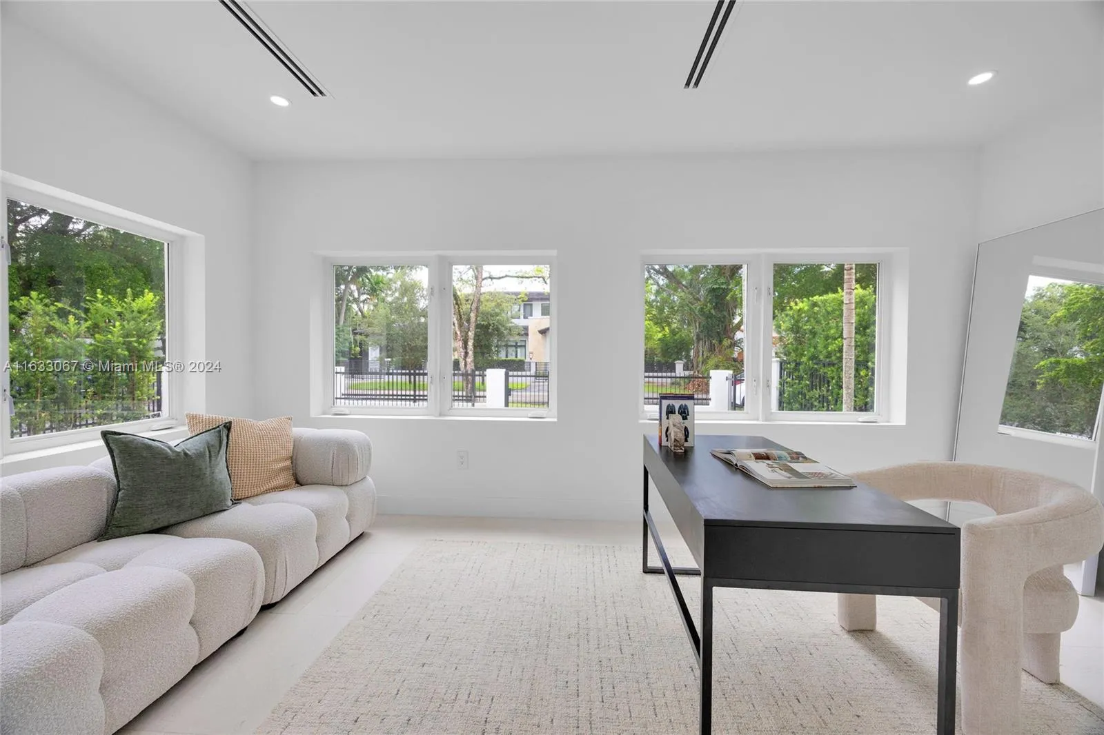 Coral Gables, Florida 33134, United States, 4 Bedrooms Bedrooms, ,4 BathroomsBathrooms,Residential,Pending,50187