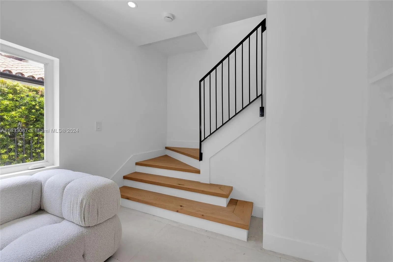 Coral Gables, Florida 33134, United States, 4 Bedrooms Bedrooms, ,4 BathroomsBathrooms,Residential,Pending,50187