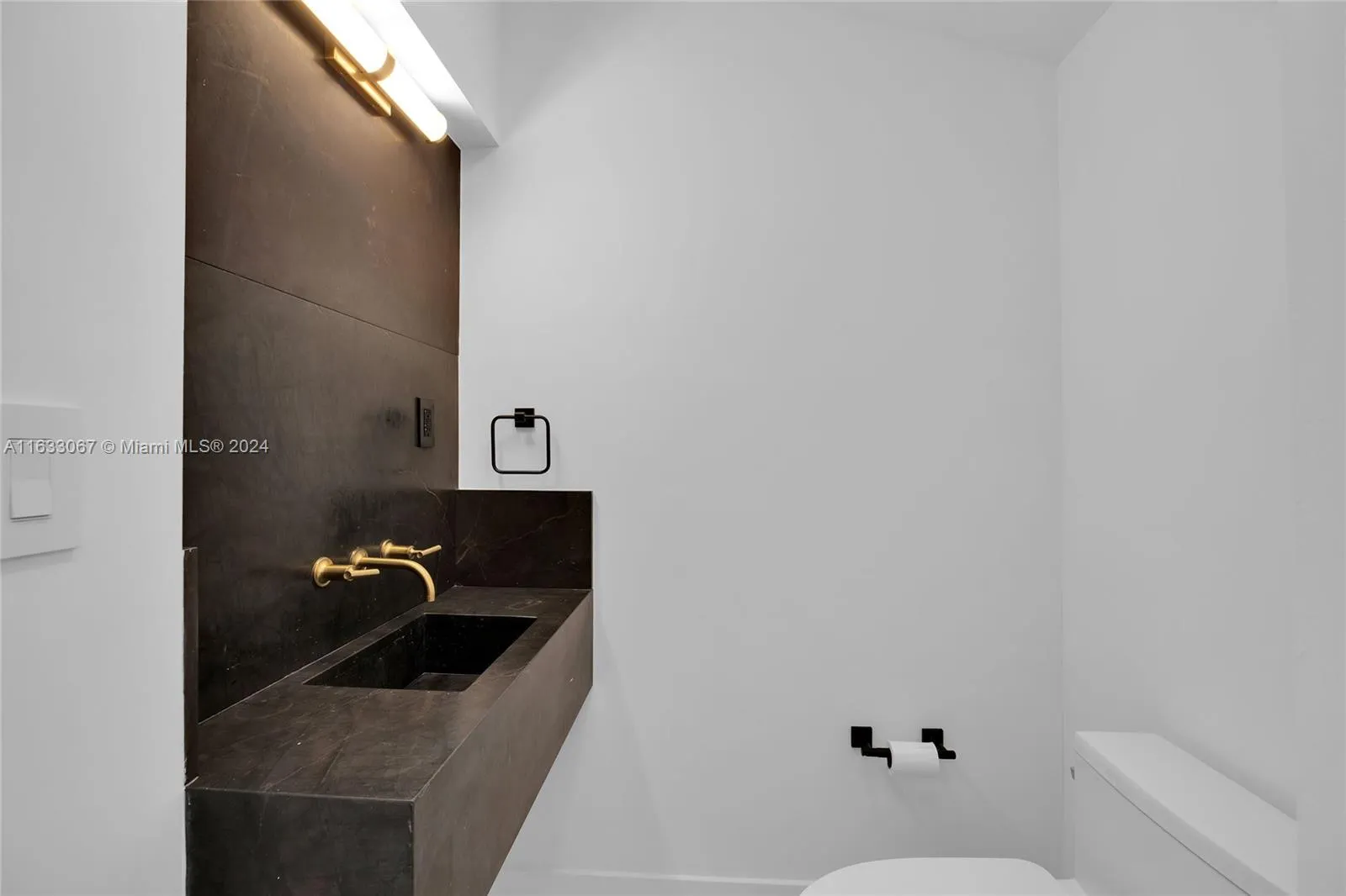 Coral Gables, Florida 33134, United States, 4 Bedrooms Bedrooms, ,4 BathroomsBathrooms,Residential,Pending,50187